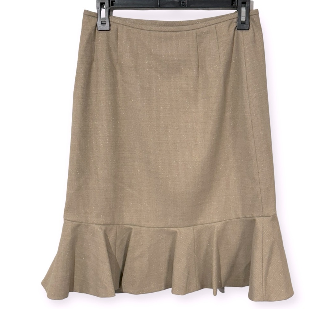 Antonio Melani Women’s Tan Skirt with Gold Thread Size 4. 28W. 24L.‎